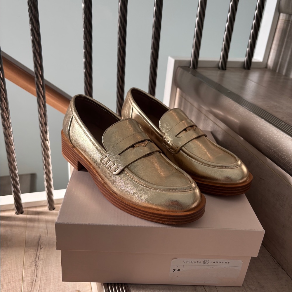 NEW Chinese Laundry Metallic Gold Women’s Loafers